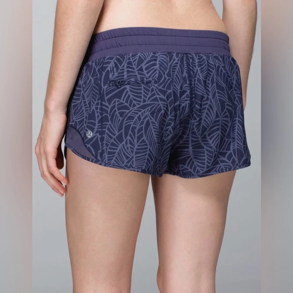 Lululemon Hotty Hot Short✨✨ Pretty Palm Cadet Greyvy / Cadet Blue✨✨